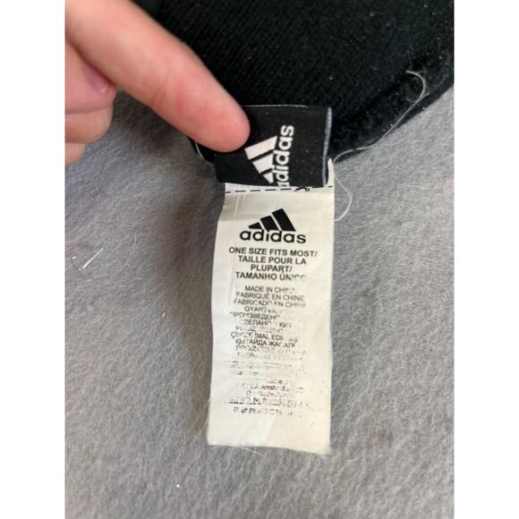 Los Angeles Kings NHL Unisex Adidas Cuffed Beanie Black/White Poof on top - Picture 3 of 3